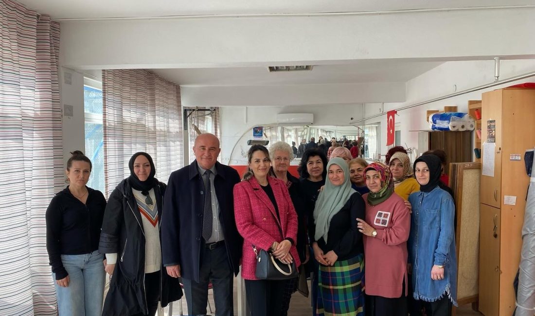 Aday Gün, emekçi kadınları tebrik etti Saha çalışmaları kapsamında Halk Eğitim Merkezi’ni ziyaret eden Erdek AK