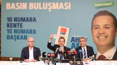 CHP Balıkesir Büyükşehir Belediye Başkan Adayı Ahmet Akın, düzenlediği basın