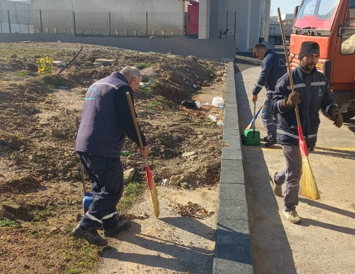 Altıeylül’de ilçe genelinde belediyeye bağlı Temizlik İşleri Müdürlüğü ekipleri tarafından