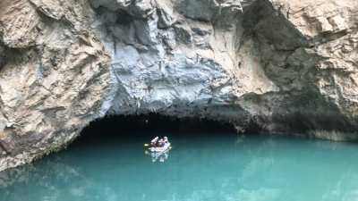 Antalya’nın İbradı ilçesi Ürünlü Mahallesi’nde yerli ve yabancı ziyaretçilerin akınına