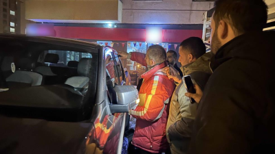 Hakkâri’nin Yüksekova ilçesinde arabada kilitli kalan çocuk, uzun uğraşlar sonucu