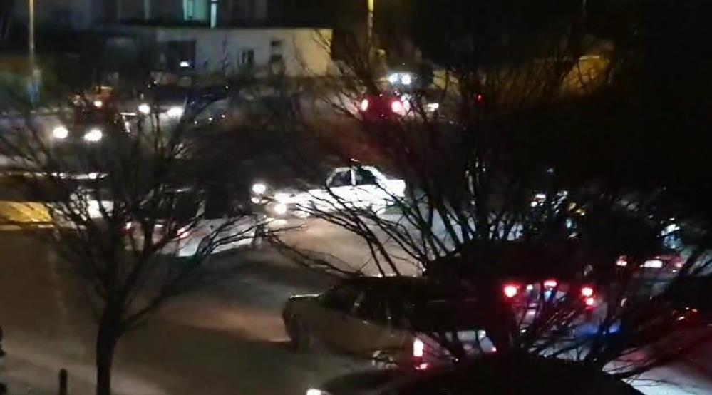 Asker uğurlamasında yolu kapatıp drift attılar Karabük’te asker uğurlamasında bir grup araçlarıyla yolu trafiğe kapatarak drift