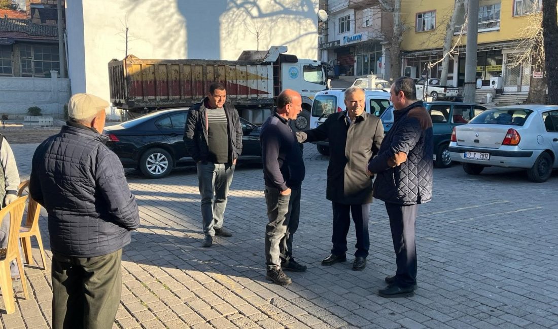 Burhaniye’de “Yeşilli Meydan Düzenlemesi” çalışmalarını ziyaret eden Belediye Başkanı İsmail