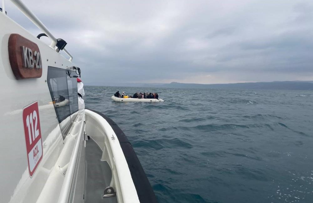 Ayvacık açıklarında 43’ü çocuk, 106 kaçak göçmen yakalandı Çanakkale’nin Ayvacık ilçesi açıklarında Sahil Güvenlik ekiplerince 43’ü çocuk, 106