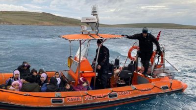 Ayvalık açıklarında, yasa dışı yollarla Yunanistan’ın Midilli Adası’na gitmeye çalışan