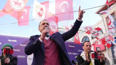 Ayvalık’ta CHP’den aday gösterilmeyince istifa ederek Demokrat Parti’nin Belediye Başkan