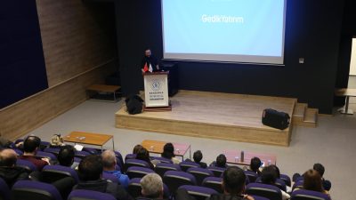 Bandırma Onyedi Eylül Üniversitesi İktisat Topluluğu tarafından düzenlenen etkinlikte öğrencilere