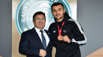 Balıkesir Üniversitesi (BAÜN) Rektörü Prof. Dr. Yücel Oğurlu, Kick Boks