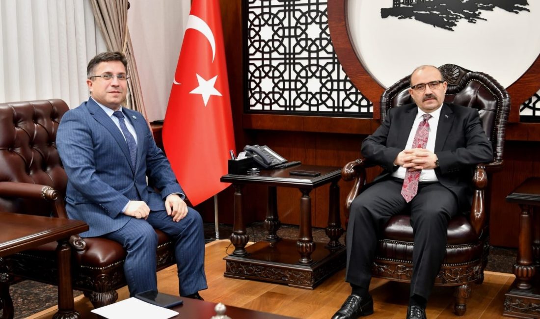 BAÜN Rektörü’nden Valiye ziyaret BAÜN Rektörü, Balıkesir Vali’sini makamında ziyaret ederek üniversitede gerçekleştirdikleri çalışmaları