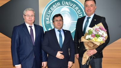 BAÜN’de gerçekleştirilen dekanlık devir teslim töreninde, Prof. Dr. Fikret Soyer,