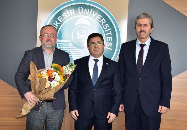 BAÜN’de Necatibey ve İlahiyat Fakültelerine yeni dekanlar atandı Balıkesir Üniversitesi (BAÜN)’e bağlı Necatibey Eğitim Fakültesine Prof. Dr. İbrahim