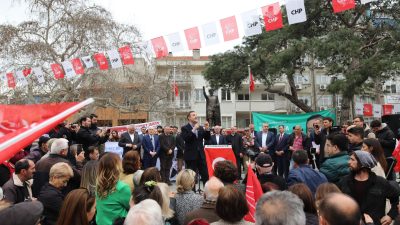 Burhaniye halkının sevgiyle kucakladığı Balıkesir Büyükşehir Belediye Başkan Adayı Ahmet
