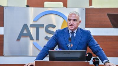 Kültür ve Turizm Bakanı Mehmet Nuri Ersoy, kıyılardaki mavi bayrakların