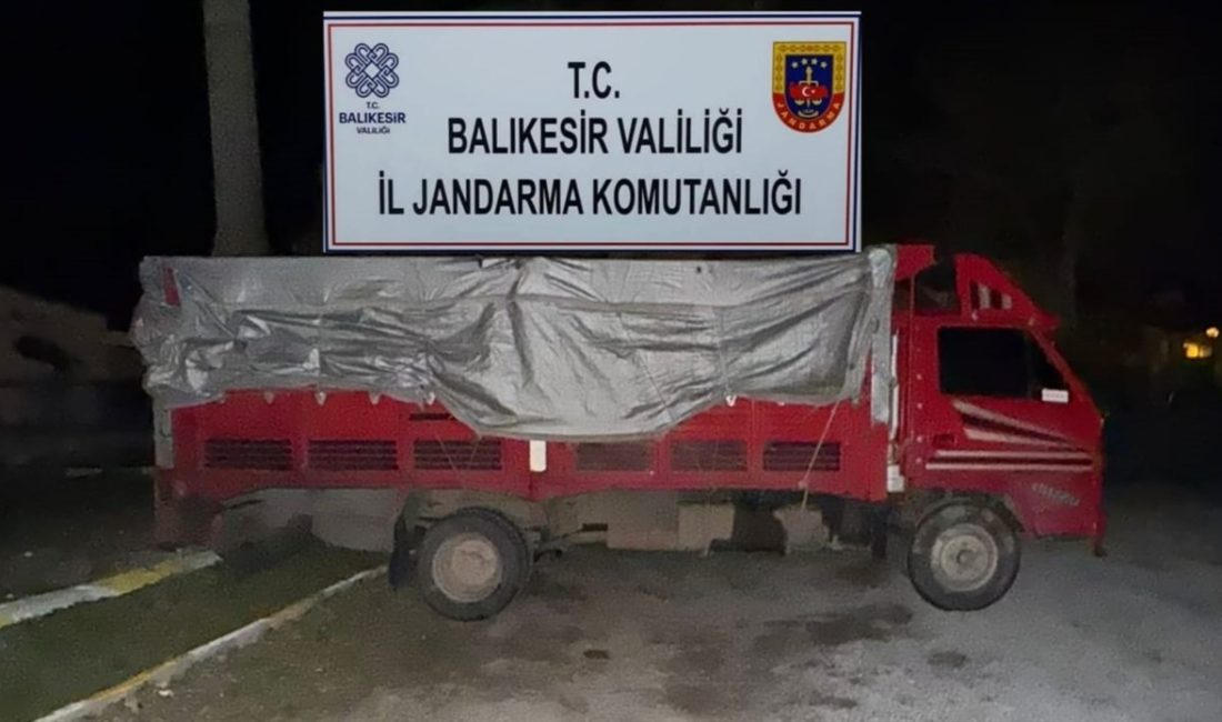 Balıkesir Jandarma 1 haftada 127 göçmen yakaladı Balıkesir İl Jandarma Komutanlığı tarafından yürütülen operasyonda 127 düzensiz göçmen