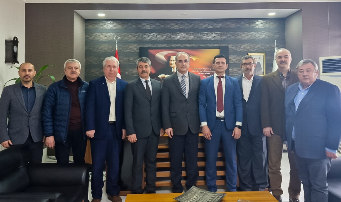 Balıkesir Türk Eğitim-Sen’den BANÜ ziyareti Aralık 2023’de BANÜ’de Rektörük görevine atanan Prof. Dr. Boz, makamında