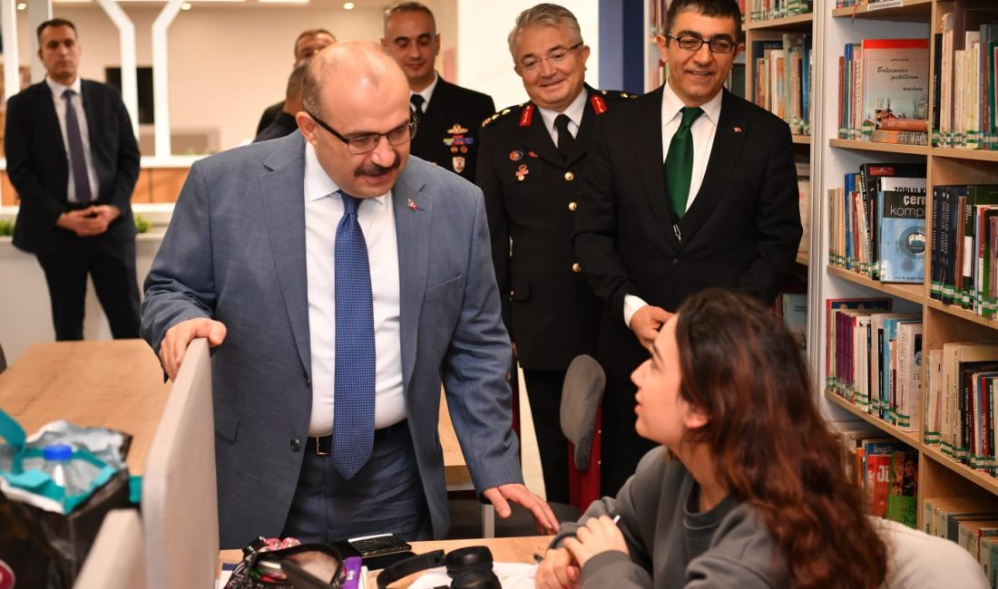 Balıkesir Valisi İsmail Ustaoğlu Edremit’e düzenlediği programda çeşitli yerleri ziyaret