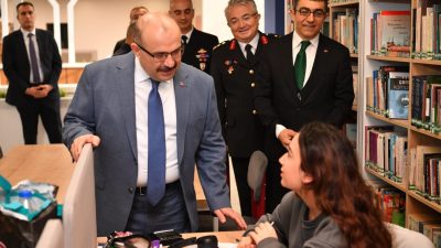Balıkesir Valisi İsmail Ustaoğlu Edremit’e düzenlediği programda çeşitli yerleri ziyaret