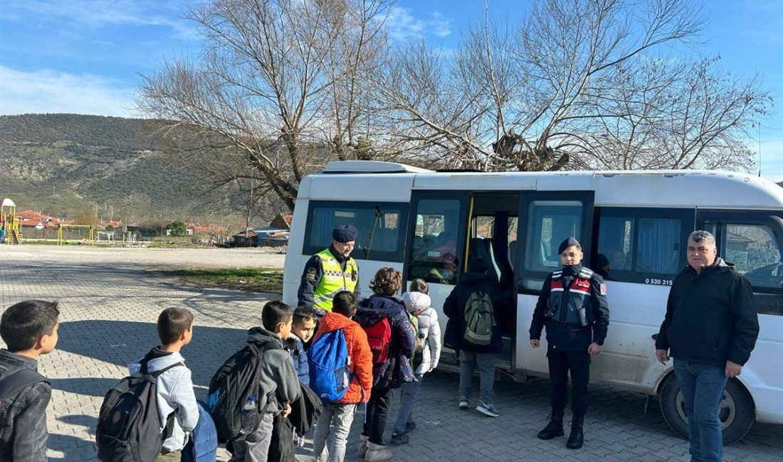 Balıkesir İl Jandarma Komutanlığı tarafından il genelinde öğrencilerin güvenliği için