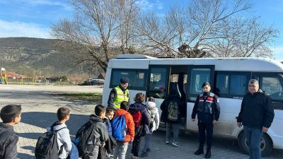 Balıkesir İl Jandarma Komutanlığı tarafından il genelinde öğrencilerin güvenliği için