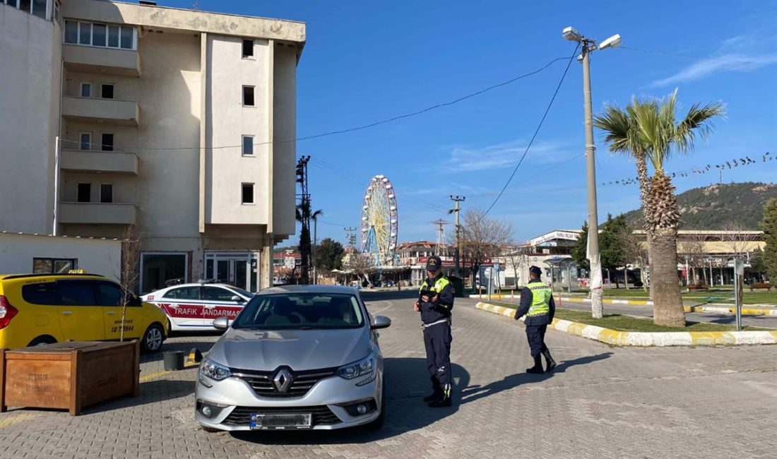 Balıkesir’de bin 858 araç denetlendi Balıkesir İl Jandarma Komutanlığı tarafından yapılan seyir halinde cep telefonu