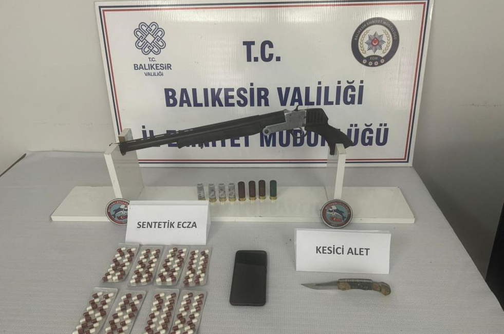 Balıkesir’de polis ekiplerinin düzenlediği operasyonda 112 adet sentetik ecza hap