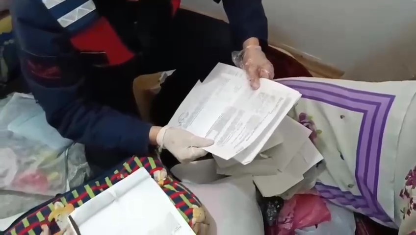 Gömeç’te tefecilik yapan suç örgütü çökertildi Gömeç’te tefecilik yapan suç örgütü, Balıkesir İl Jandarma Komutanlığı ekiplerinin