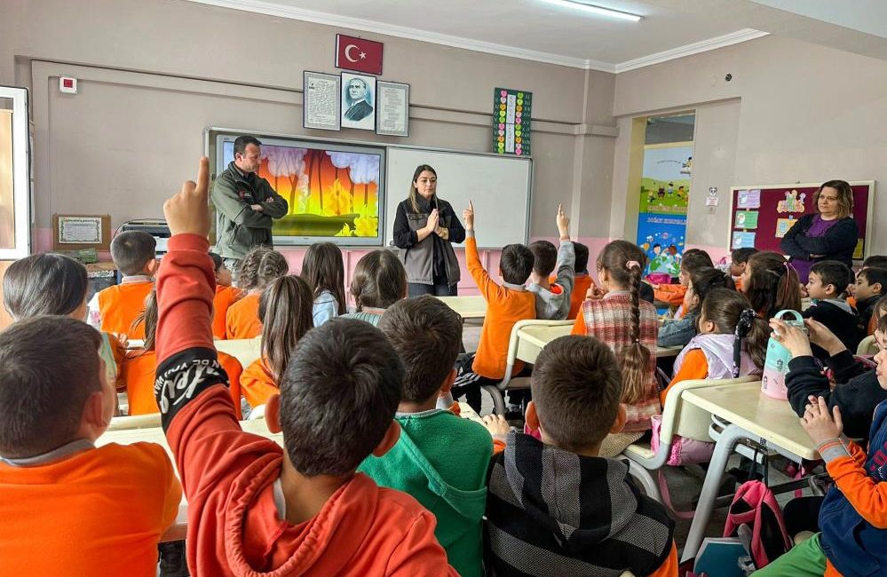 Balıkesirli minikler orman muhafızlarını tanıyor Balıkesir Orman Bölge Müdürlüğü ilkokul çağındaki miniklerin ormanları ve orman