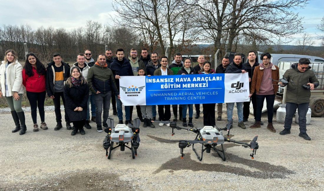 Balya Belediyesi tarafından düzenlenen eğitimlere katılan kursiyerler İHA pilotu ehliyetlerini