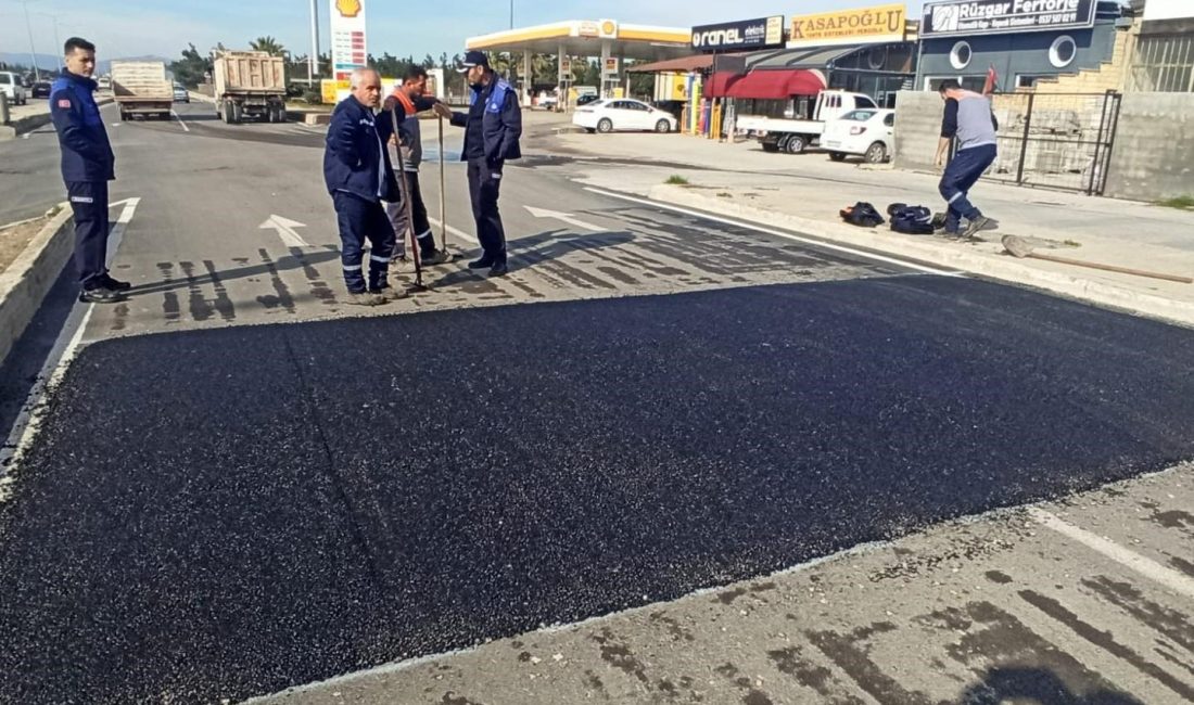 Bandırma sokakları güvenli ulaşım için iyileştiriliyor Bandırma’da belediye ekipleri tarafından asfalt bakım, onarım, parke tamir ve