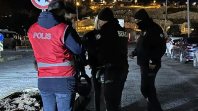 Bandırma’da yaşı küçük 3 şahıs motosiklet çalmaya çalışırken mahalle bekçileri