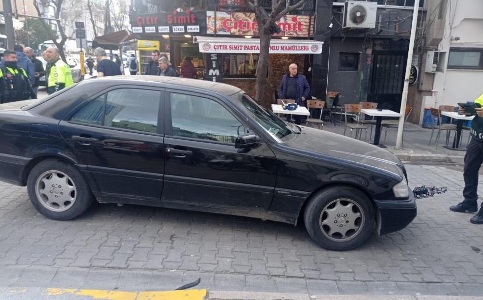Bandırma’da meydana gelen trafik kazasında motosiklet üstündeki 2 kişi yaralandı.Bandırma’da,