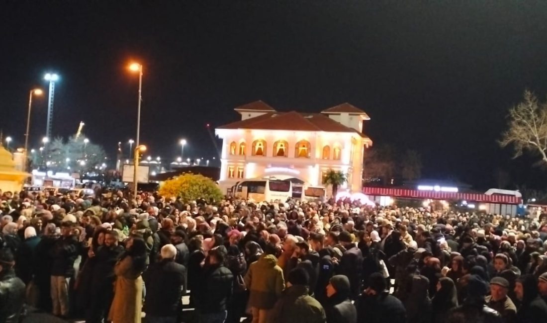 Bandırmalı Umre yolcuları dualarla uğurlandı Bandırma’dan Umre için kutsal topraklara gidecek olan vatandaşlar dualar eşliğinde
