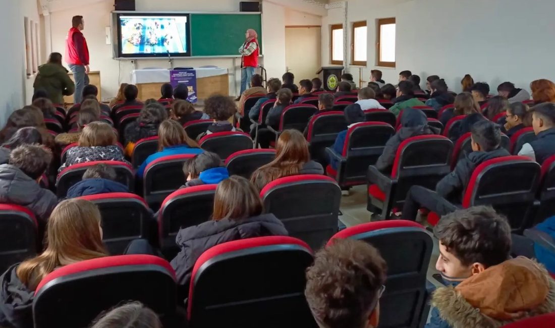 Bandırmalı gençlere, teknoloji atölyeleri anlatıldı BANÜ Genç Ofis gönüllüleri, Bandırma’daki öğrencilerin teknoloji alanında kendini geliştirmesi