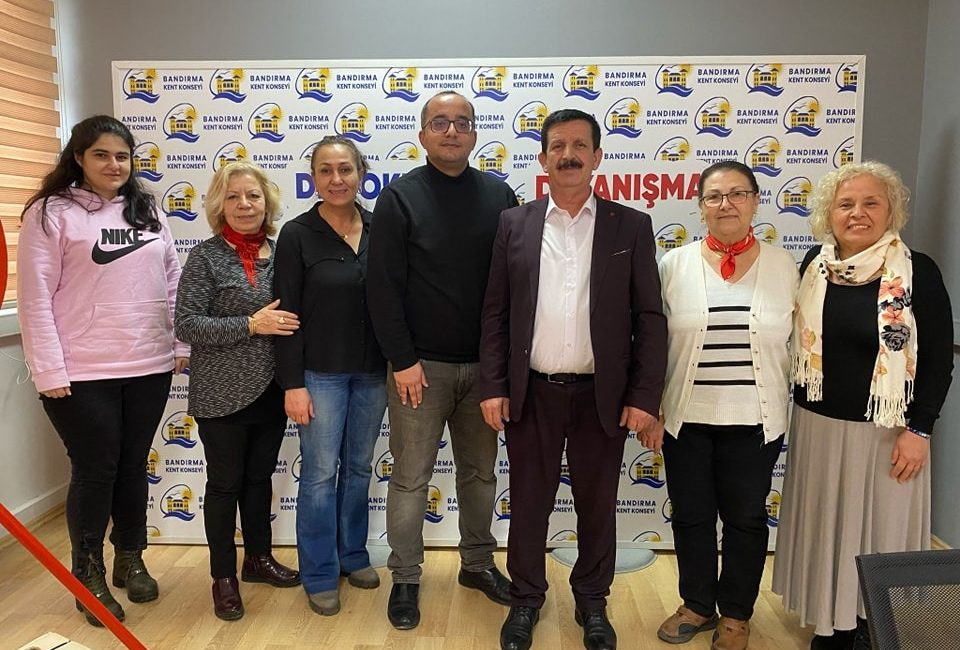 Bandırma’nın muhtar adaylarından Kent Konseyi’ne ziyaret 31 Mart Yerel Seçimleri’nden önce Bandırma’nın muhtar adayları, Kent Konseyi’ni