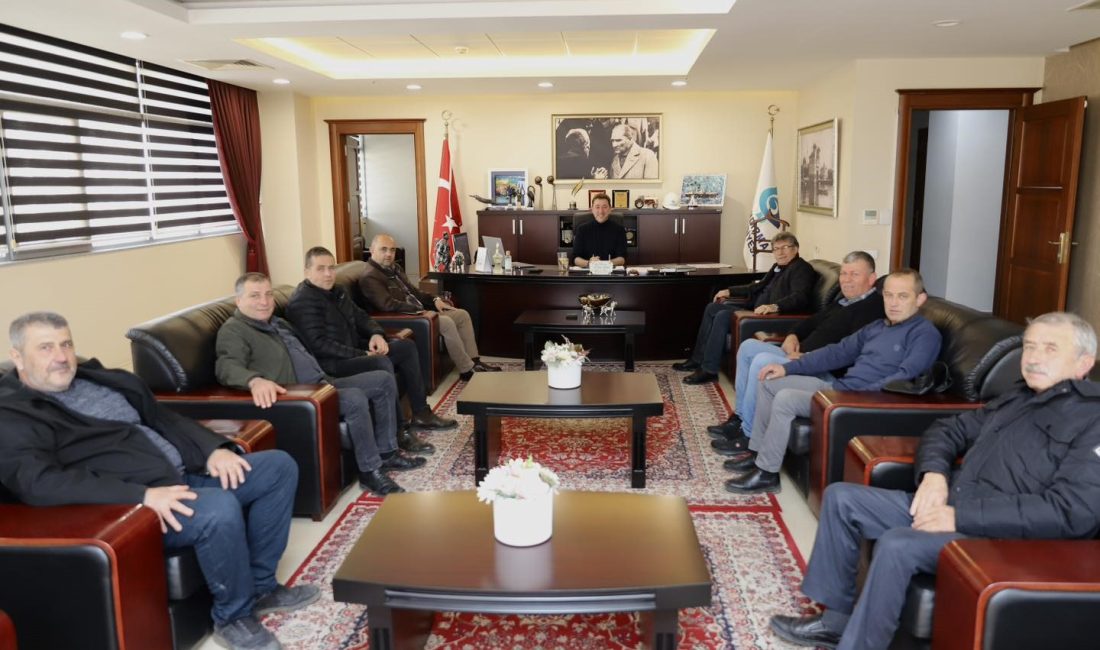 Bandırma’nın muhtarları Başkan Tosun’u ziyaret etti Muhtarlar, Bandırma Belediye Başkanı’nı ziyaret ederek verdikleri desteklerden dolayı teşekkür