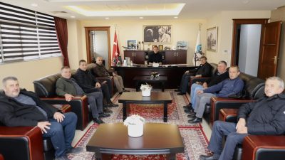 Muhtarlar, Bandırma Belediye Başkanı’nı ziyaret ederek verdikleri desteklerden dolayı teşekkür