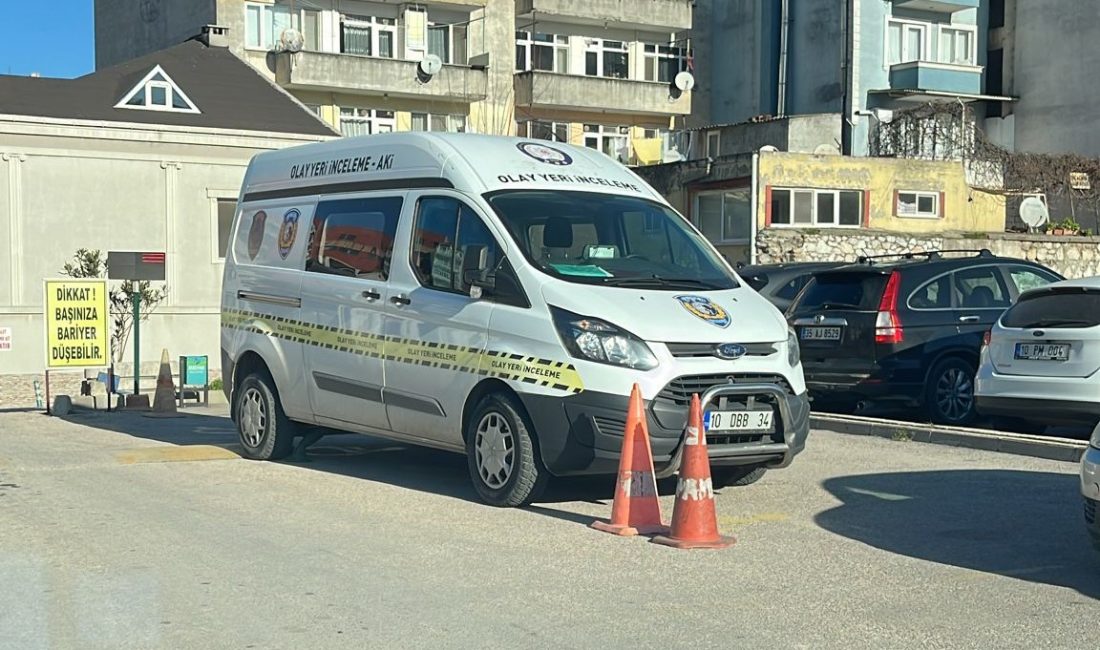 Bandırmaspor otoparkını soyan hırsızlar yakalandı Perşembe gece yarısı Cinçukurunda bulunan Bandırmaspor Otoparkı gişesinin camını kırarak