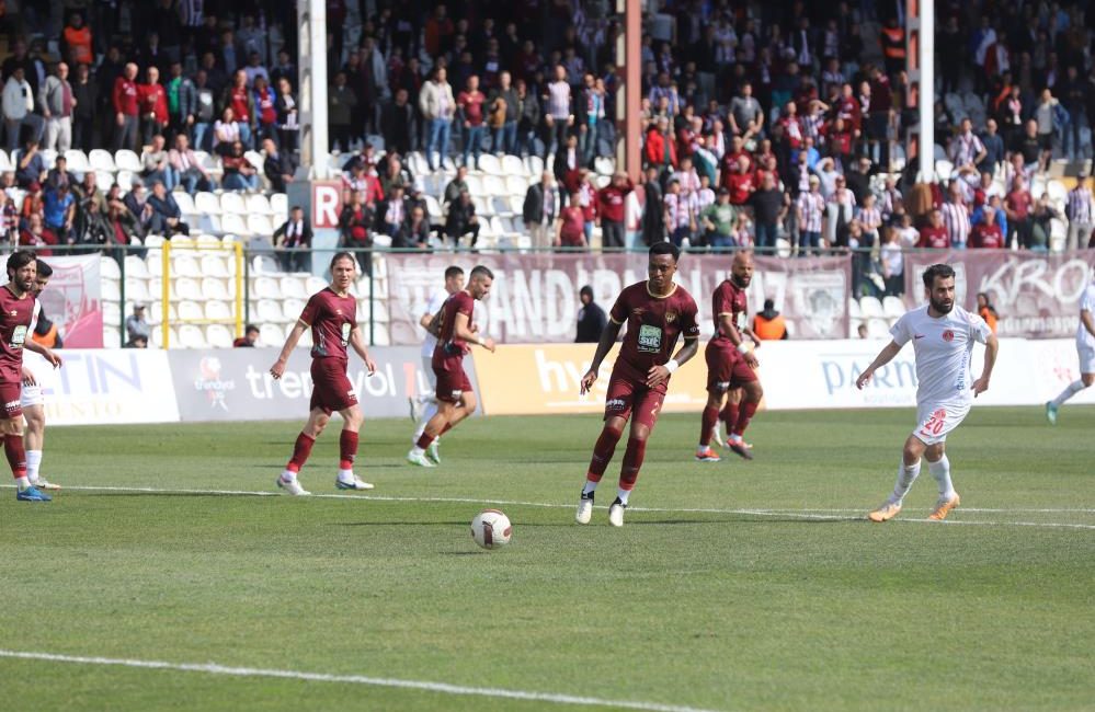 Trendyol 1. Lig: Bandırmaspor: 4 – Ümraniyespor: 1 Trendyol 1. Lig’de. 24. haftasında Bandırmaspor sahasında karşılaştığı Ümraniyespor’u 4-1’lik
