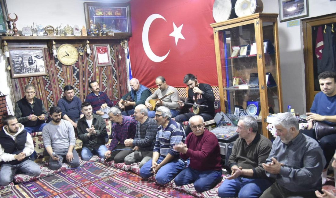Barana kültürü Dursunbey’de yaşatılıyor Dursunbey’de DUFAD tarafından yaşatılan Barana Gecesi’nin konuğu Dursunbey Belediye Başkanı