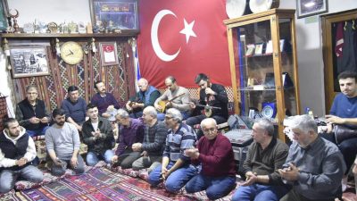 Dursunbey’de DUFAD tarafından yaşatılan Barana Gecesi’nin konuğu Dursunbey Belediye Başkanı