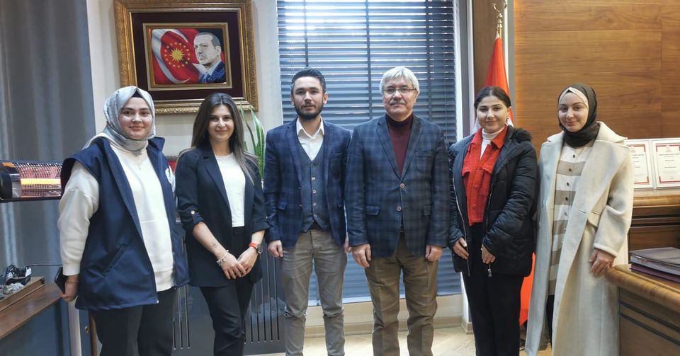 Başkan Cengiz makamında ziyaretçilerini ağırladı İvrindi Belediye Başkanı makamında Balıkesir (DİLKOM) Kurum Müdürü, Uzman Dil