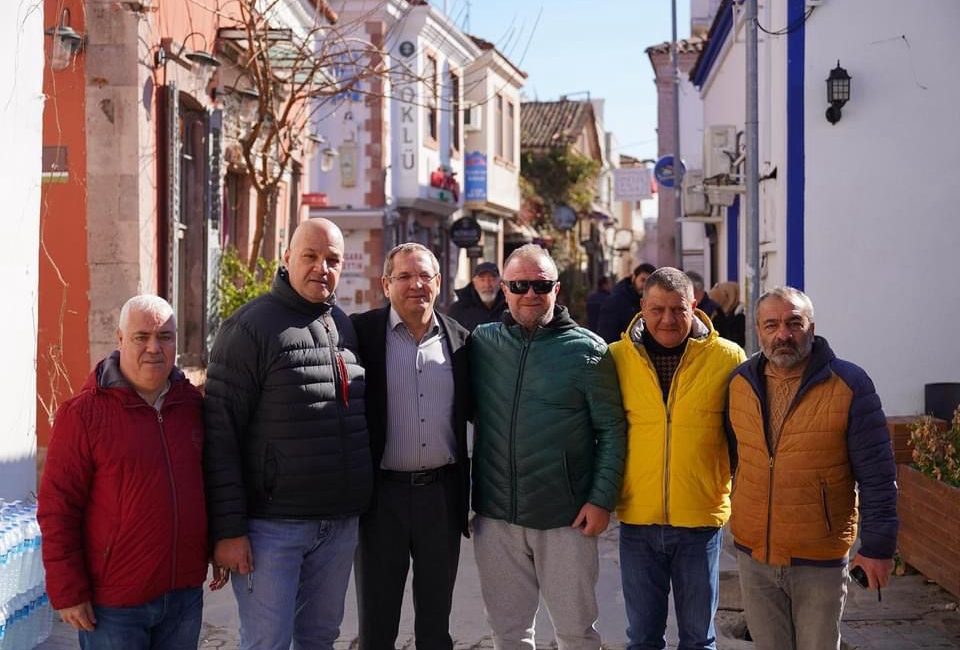 Başkan Ergin, halkın sorunlarını dinledi Ayvalık Belediye Başkanı, saha çalışmaları kapsamında Sanayi esnafı ve Cunda