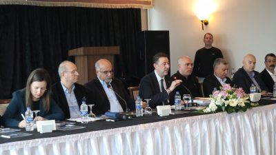 Bandırma Belediye Başkanı Av. Tolga Tosun, düzenlediği basın toplantısında gazetecilerin