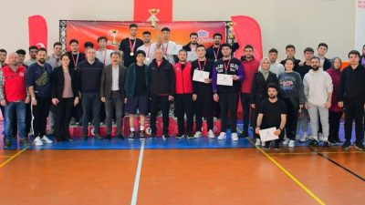 Balıkesir’de düzenlenen Basketbol 3X3 Genç Lig Turnuvası’nda dereceye girenler ödüllerini