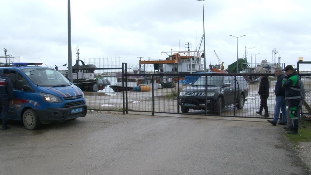 Batan gemide ulaşılan cansız beden, kimlik tespiti için Adli Tıp Kurumu’na götürüldü İmralı Adası güneyinde batan kuru yük gemisinde bulunan 6 mürettebattan