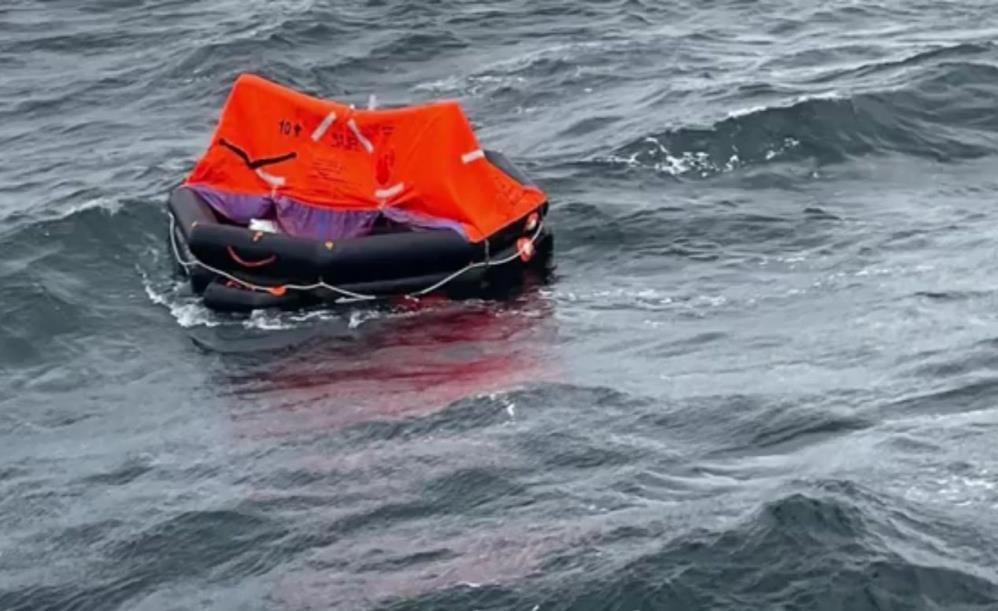 Batan gemideki mürettebatı, “Kimse var mı?” anonslarıyla arıyorlar Marmara Adası ilçesinden yola çıktıktan sonra denizde fırtınaya yakalanıp İmralı