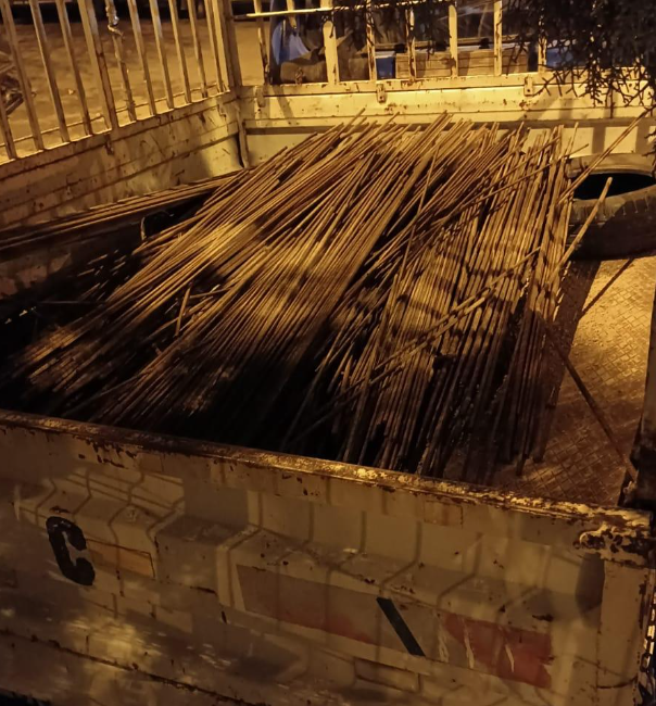 Bekçilik yaptığı inşaatın demirlerini sattı Bandırma’da bekçi olarak görev yapan şahıs inşaat malzemelerini çalarken suçüstü