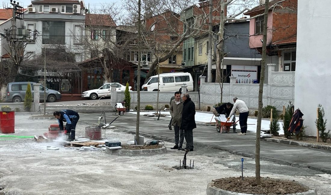 Bigadiç Yeşilli Meydanı yenileniyor Bigadiç Belediye Başkanı İsmail Avcu, Yeşilli Meydanı’nda yapılan düzenleme çalışmalarını