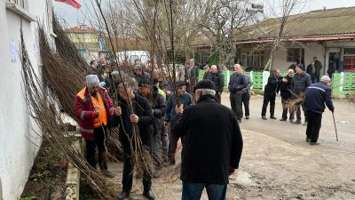 Bigadiç Belediyesi tarafından başlatılan “Dikili Fidanın Var” kampanyasında 3 mahallede