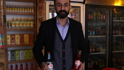 Çankırı’da bir esnafın açtığı nostaljik gazoz dükkanını ziyaret eden vatandaşlar
